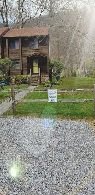 J.Creek Retreat, Creekside Townhouse +1 Car Garage Villa Maggie Valley Eksteriør bilde